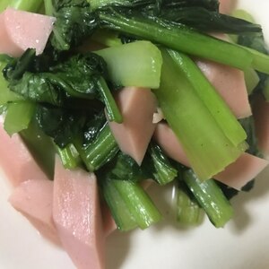 小松菜とソーセージと玉ねぎの炒めもの